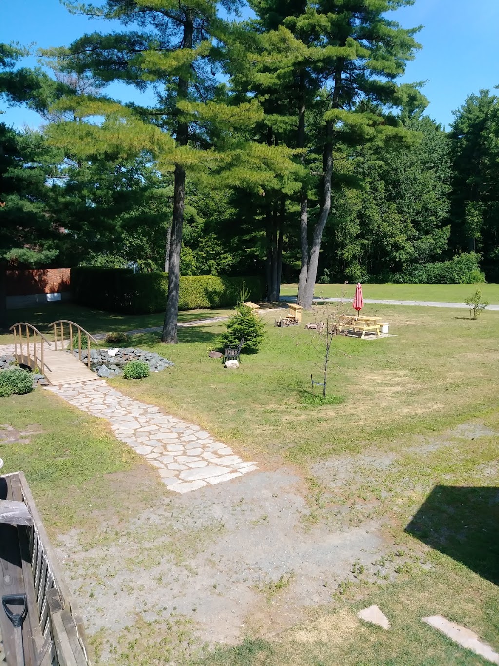 Motel Les Pins | 1523 Rue Principale, Granby, QC J2J 0S4, Canada | Phone: (450) 378-0793