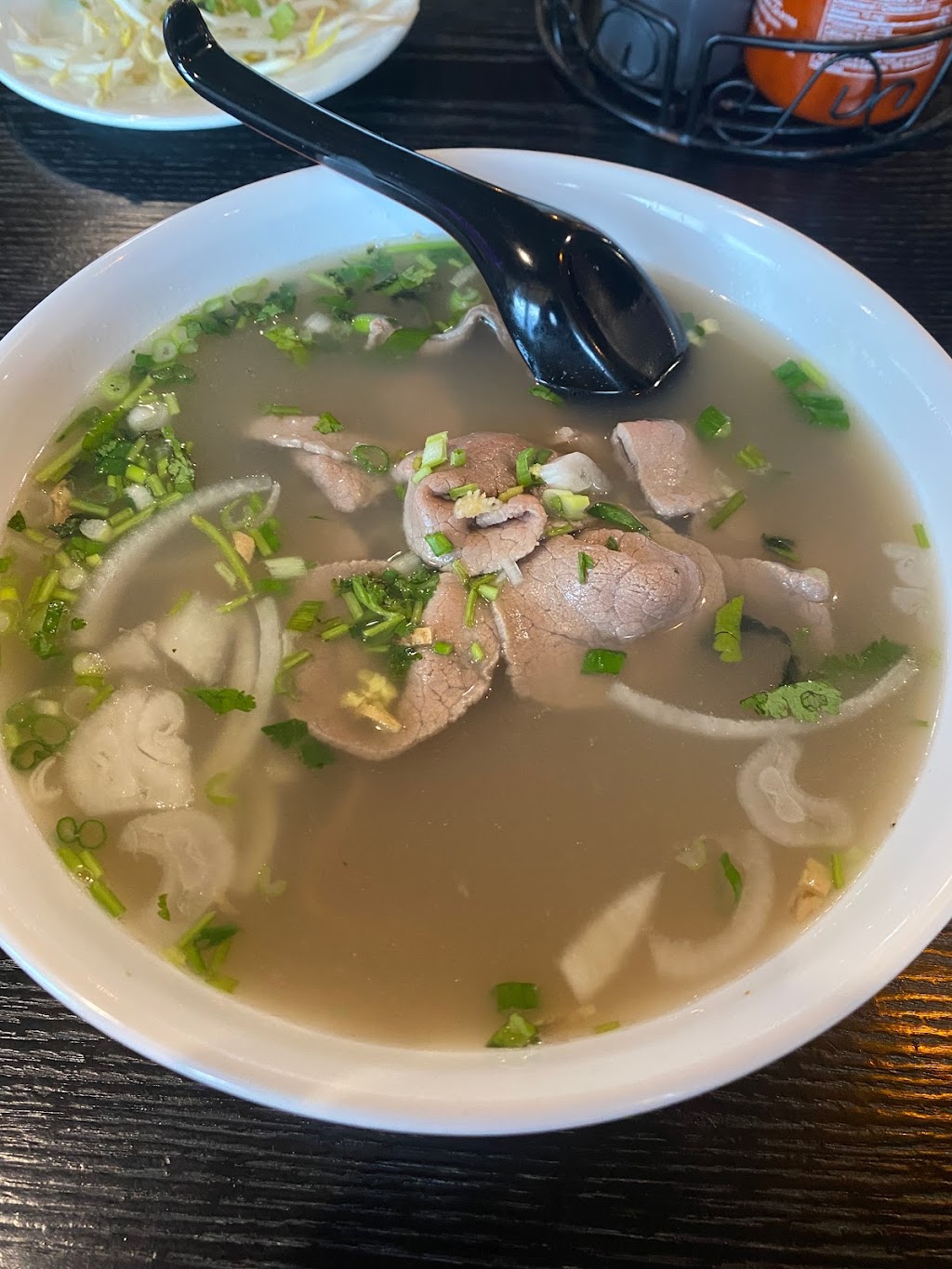 Binh Thanh Restaurant | 882 Dundas St, Woodstock, ON N4S 1H3, Canada | Phone: (519) 537-5292