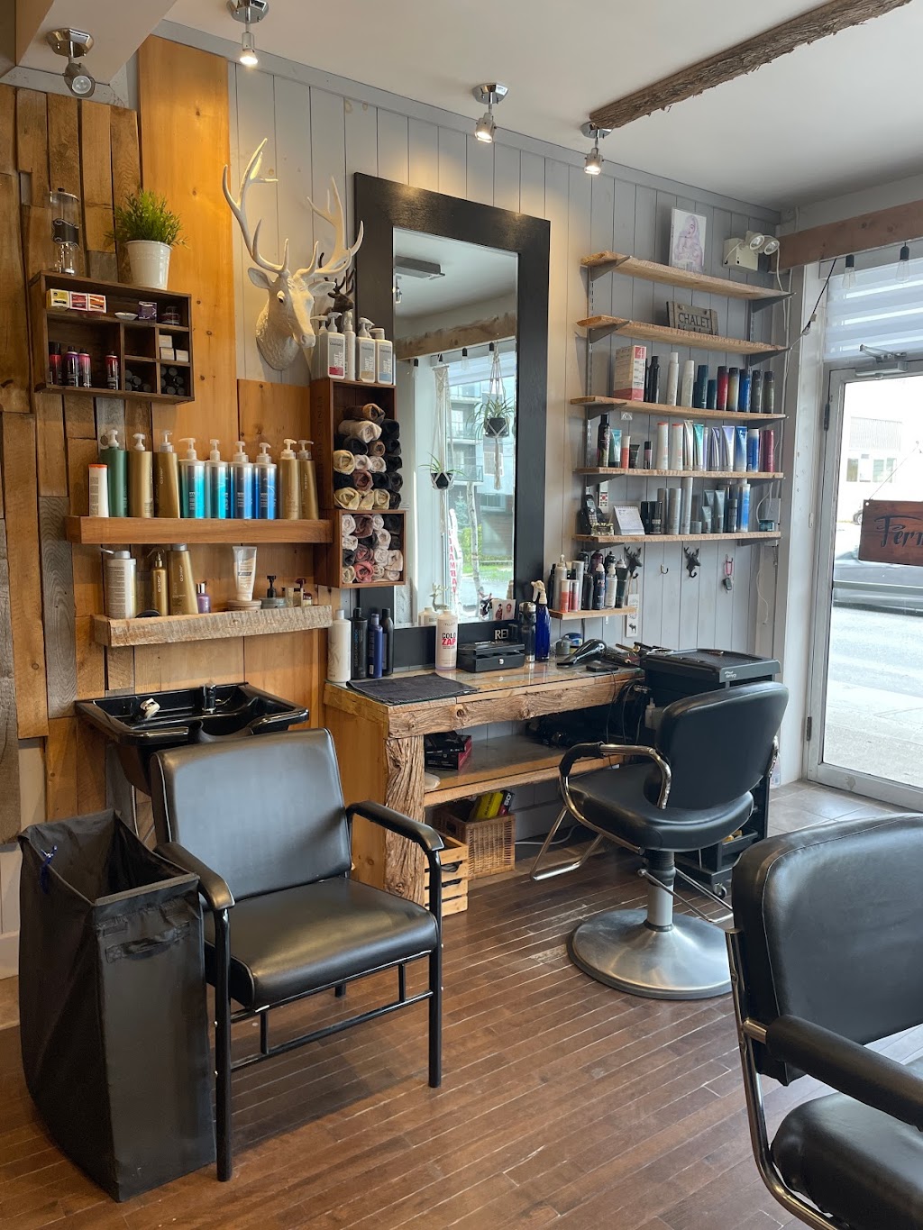 Le Chalet Salon | Rue St Charles S, Granby, QC J2G 6Z7, Canada | Phone: (450) 994-9998