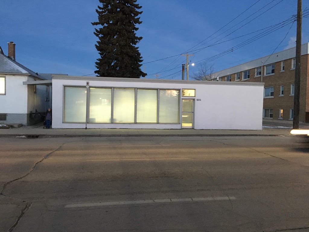 Chuyển tiền - Chuyển hàng - Winnipeg | 600 McGregor St, Winnipeg, MB R2W 4Y5, Canada | Phone: (204) 414-1902