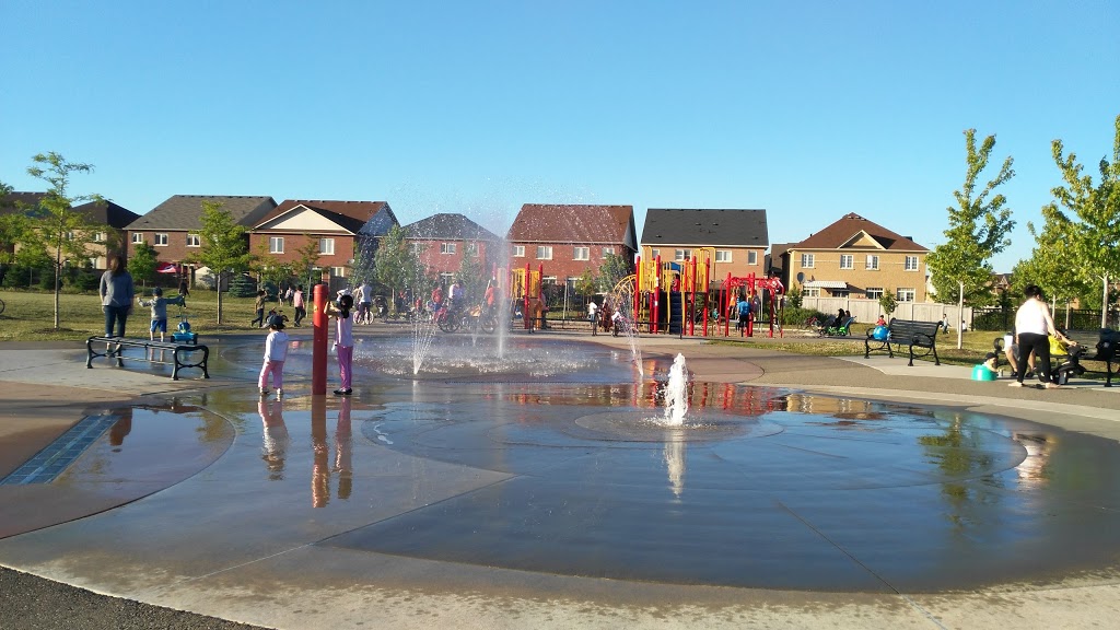 Madill Common Park | 525 Huntington Ridge Dr, Mississauga, ON L5R 2X7, Canada