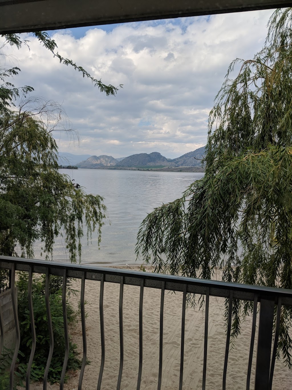 Bella Villa Resort Motel | 6904 Ponderosa Dr, Osoyoos, BC V0H 1V3, Canada | Phone: (250) 495-6751