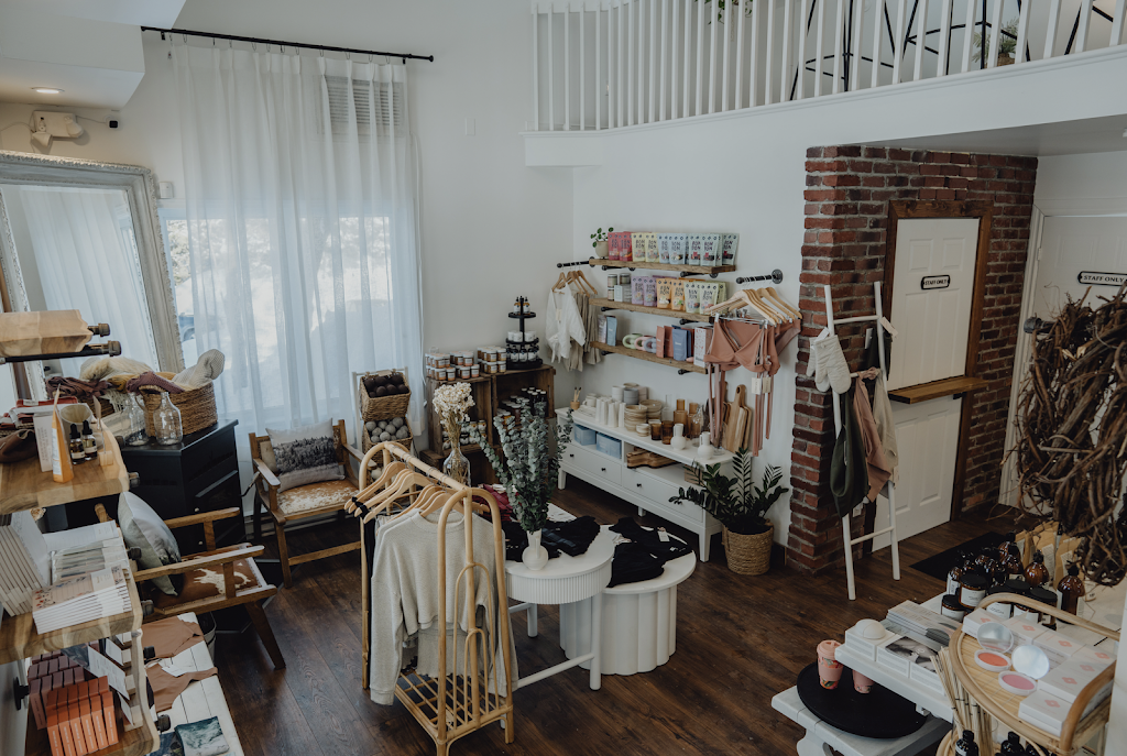 La Campagne dici | 411 Rue Principale A, Saint-Sauveur, QC J0R 1R4, Canada | Phone: (450) 331-1139