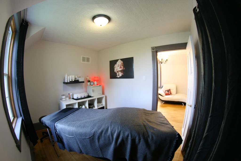 The Second Floor Beautique | 6353 County Road 10, Alliston, ON L9R 1V2, Canada | Phone: (705) 241-0206
