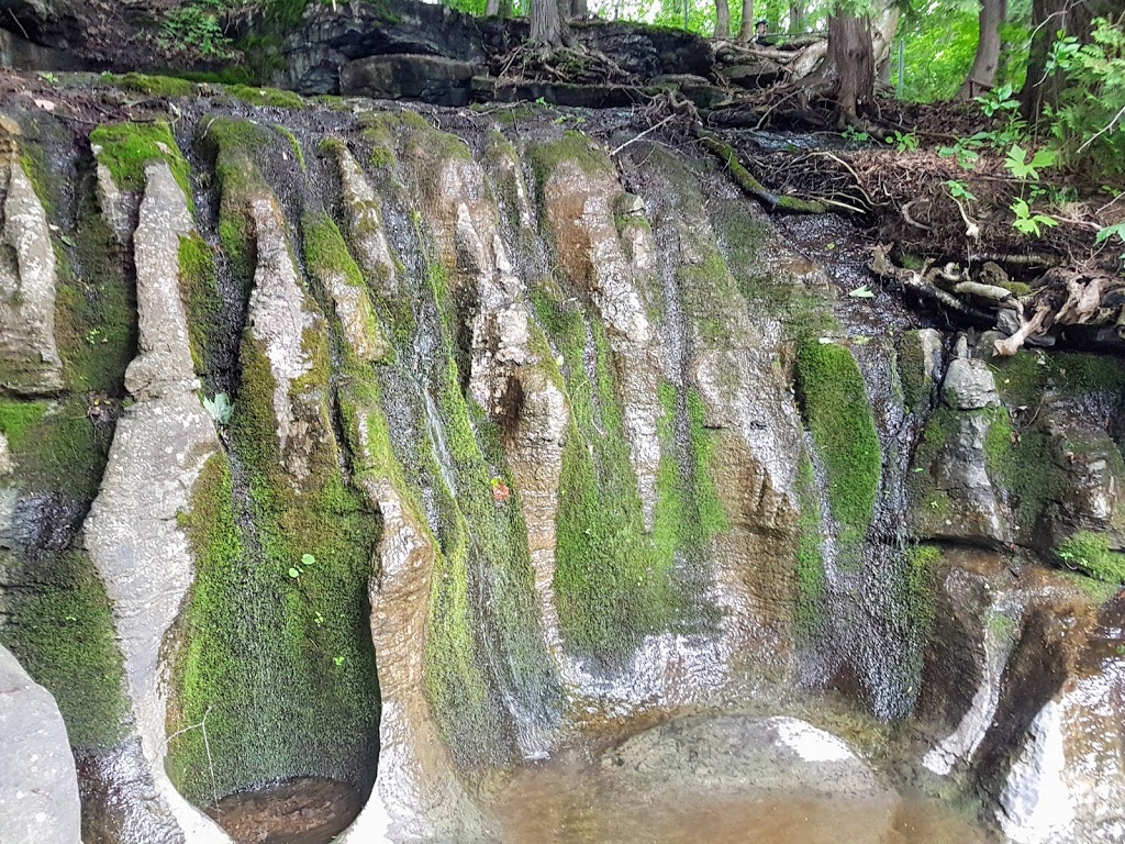 La Grotte du Trou de fée | Chemin Archambault, Crabtree, QC J0K 1B0, Canada | Phone: (450) 754-3434