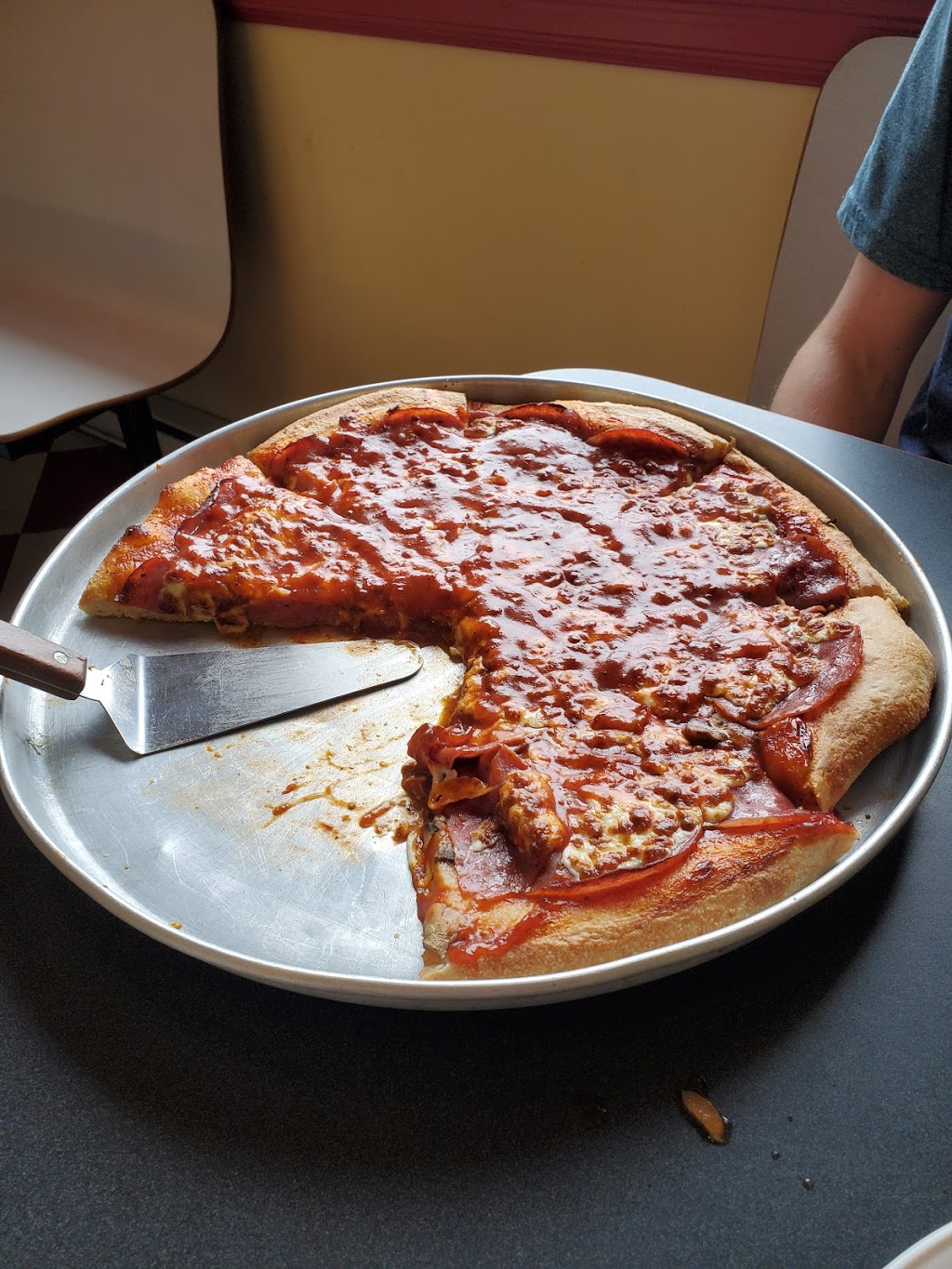 Big Reds Restaurant | 222 Central St, Chester, NS B0J 1J0, Canada | Phone: (902) 275-3777