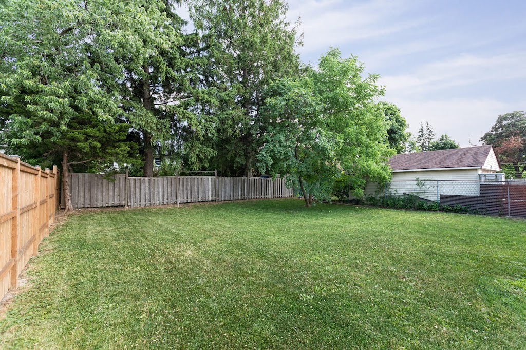 Louch Landscapes | 80 McKnight Ave, Waterdown, ON L0R 2H1, Canada | Phone: (647) 206-4711