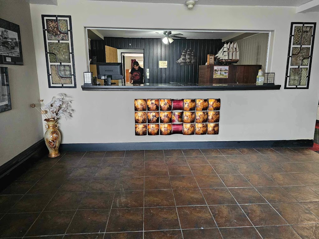 Ocean Marina Hotel | 4850 Beaver Creek Rd, Port Alberni, BC V9Y 7C8, Canada | Phone: (250) 724-2900