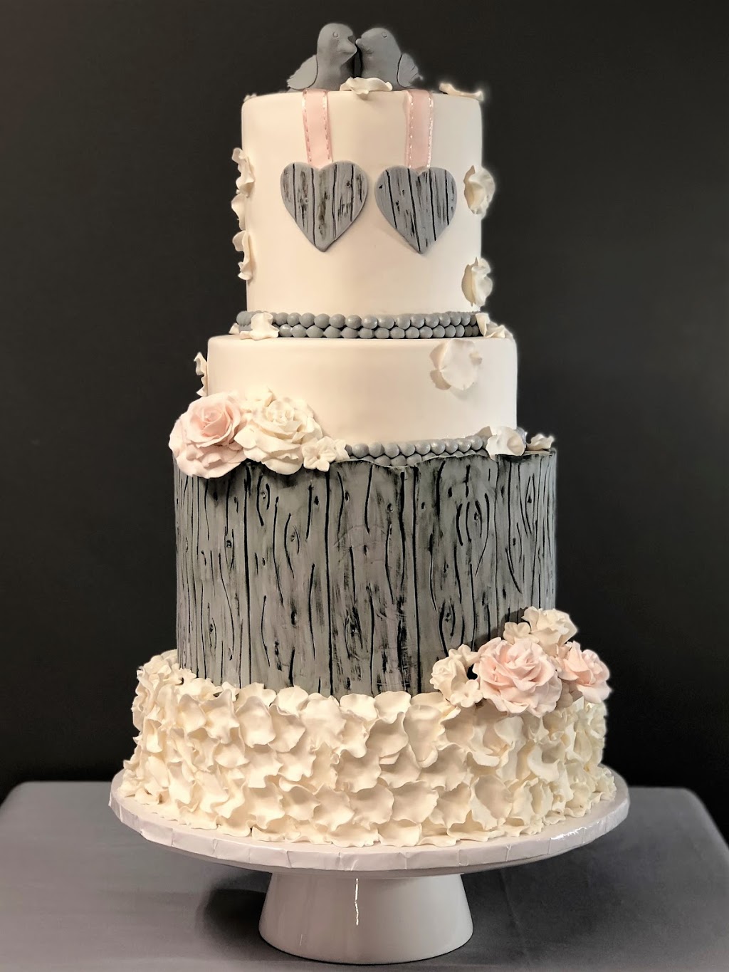 Yates Custom Cakes | 85 Hemlock Way, Grimsby, ON L3M 5M6, Canada | Phone: (289) 925-3786