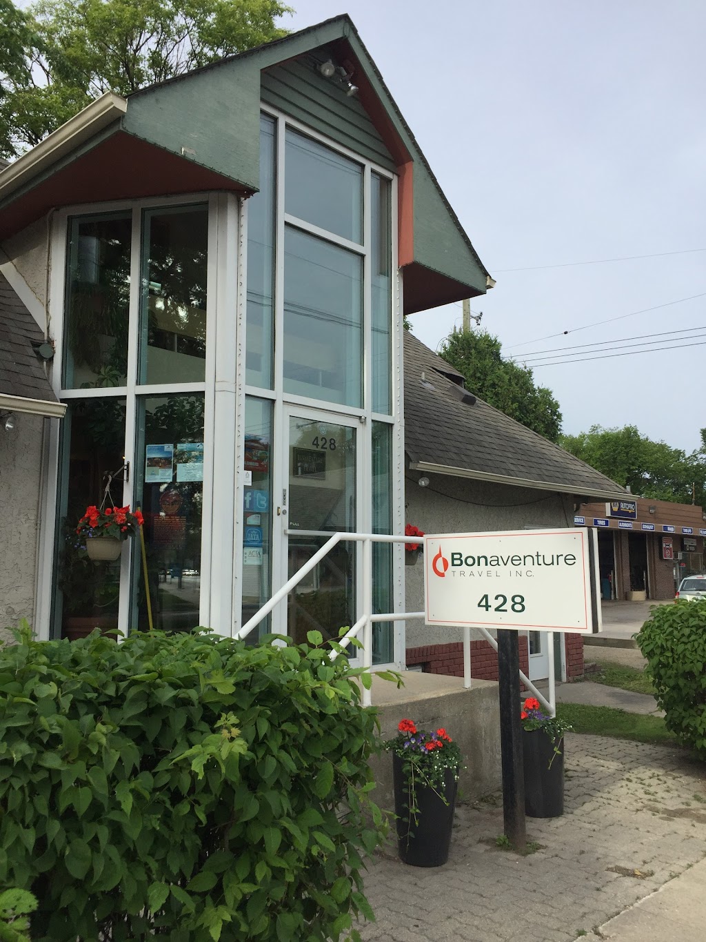 Bonaventure Travel Inc | 428 Academy Rd, Winnipeg, MB R3N 0C3, Canada | Phone: (204) 488-6653