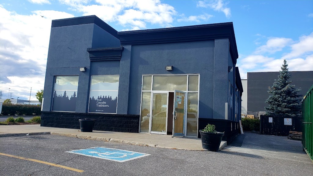 Spiritleaf | Crossroads | Cannabis Store | 529 W Hunt Club Rd, Nepean, ON K2G 5W5, Canada | Phone: (613) 519-9333