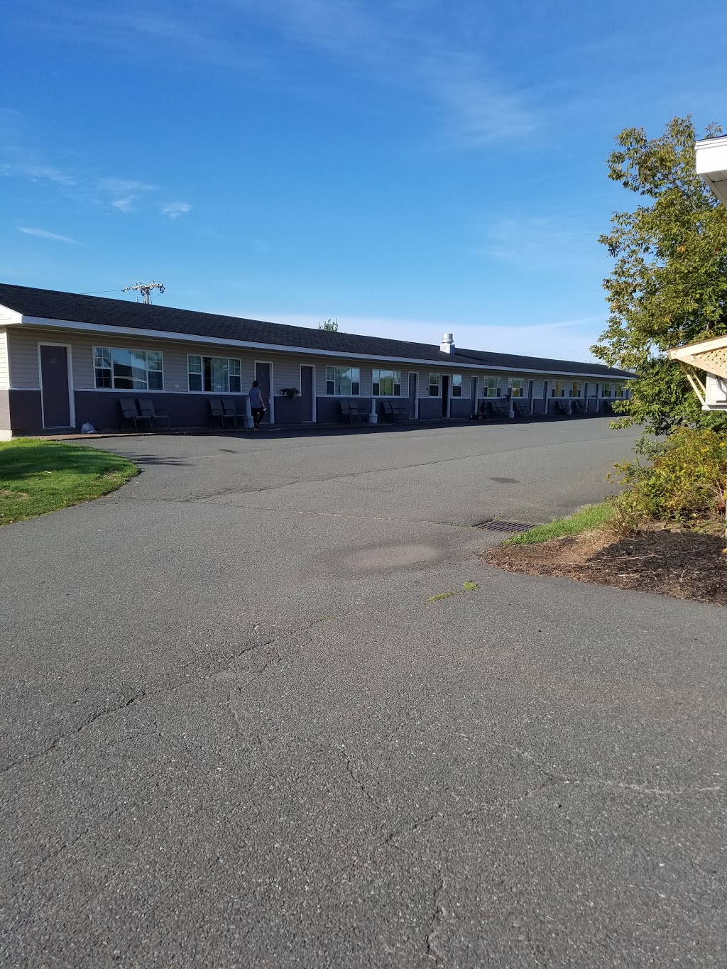 Tara Inn | 917 E River Rd, New Glasgow, NS B3H 3S5, Canada | Phone: (902) 752-8458