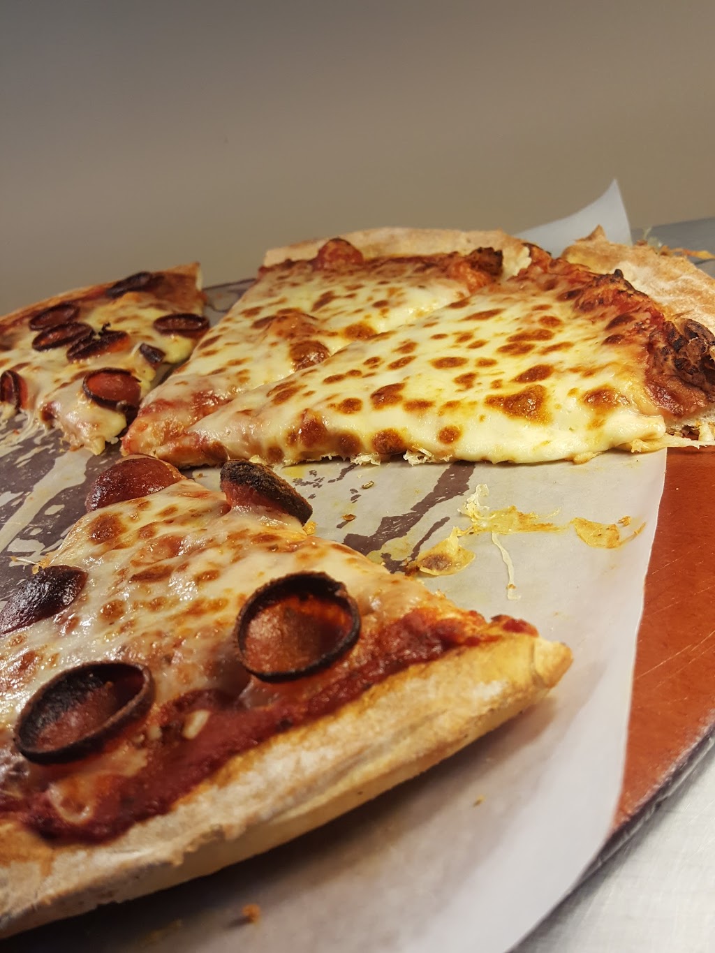 Palumbos Pizzeria | 1065 Sheridan Dr, Tonawanda, NY 14150, USA | Phone: (716) 332-1010