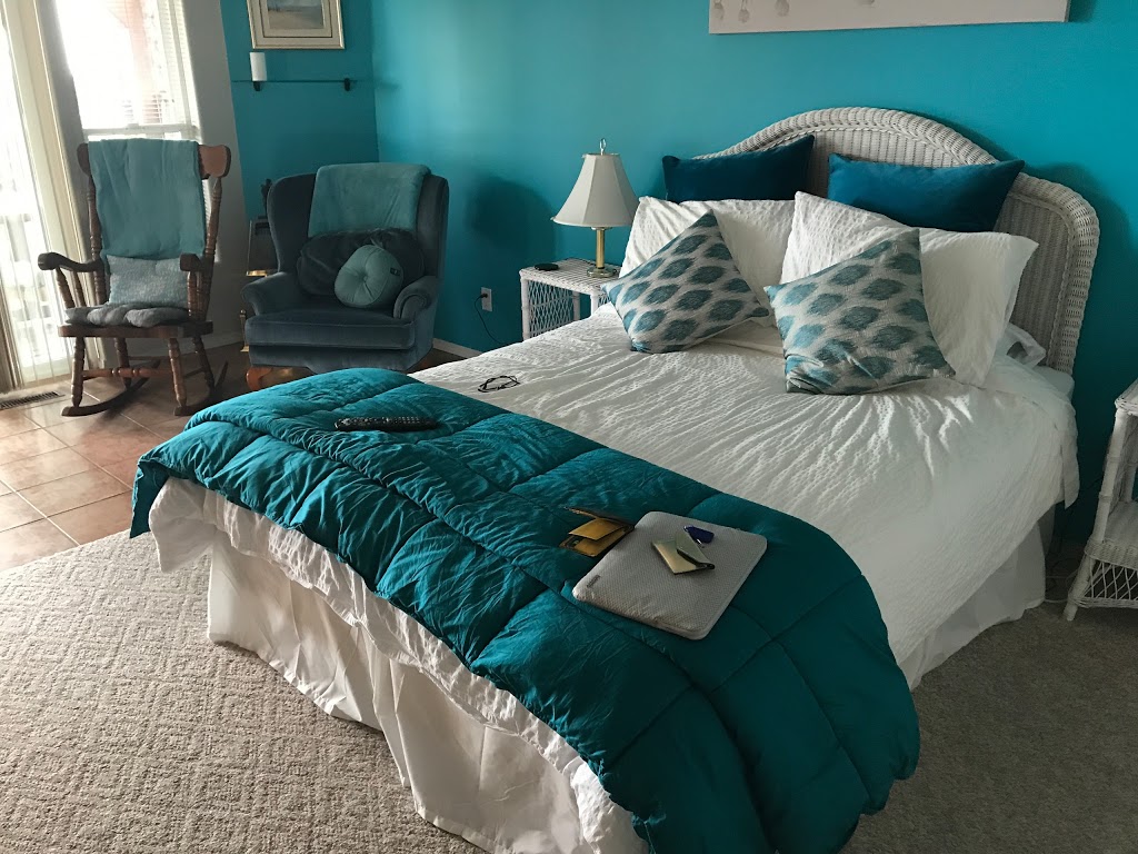 Davis Bay Bed & Breakfast | 4632 Sunshine Coast Hwy, Sechelt, BC V0N 3A2, Canada | Phone: (604) 885-5404