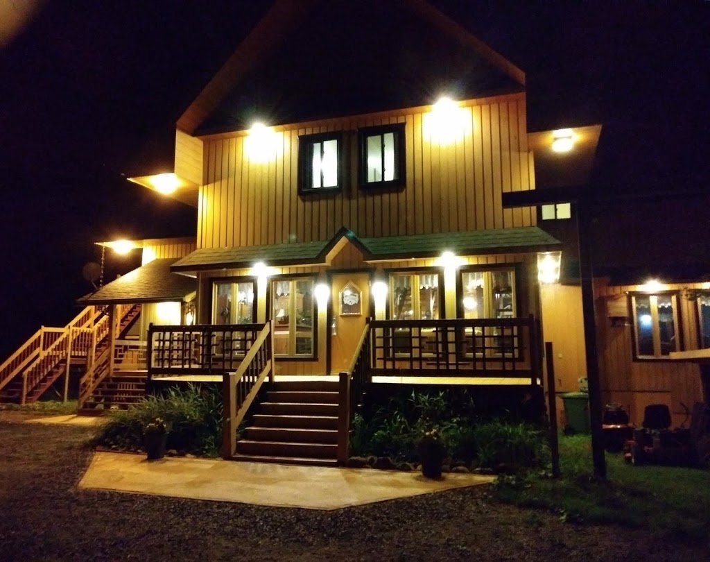 Chalet-Villa le Zénon | 315 Rang de lArnouche, Saint-Zénon, QC J0K 3N0, Canada | Phone: (450) 884-1441