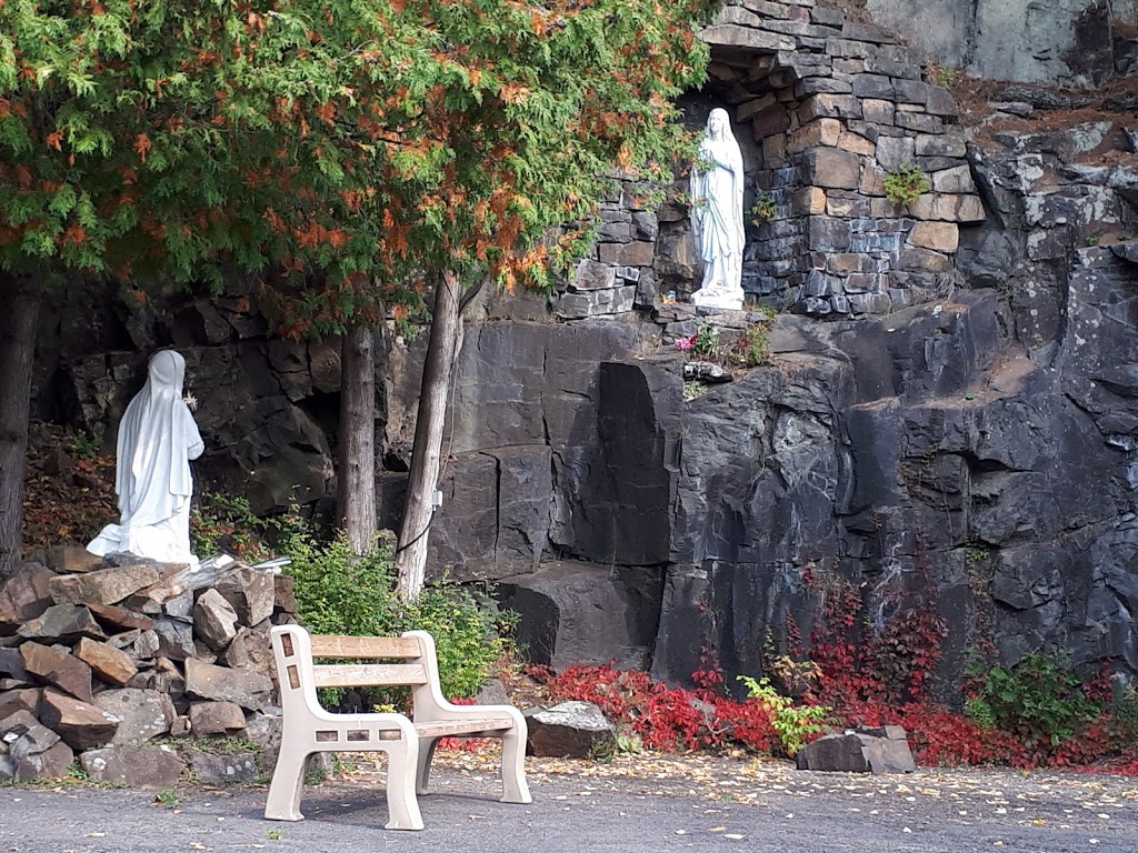 La Source | 240 De La Providence, Lachute, QC J8H 3M2, Canada | Phone: (450) 562-3809