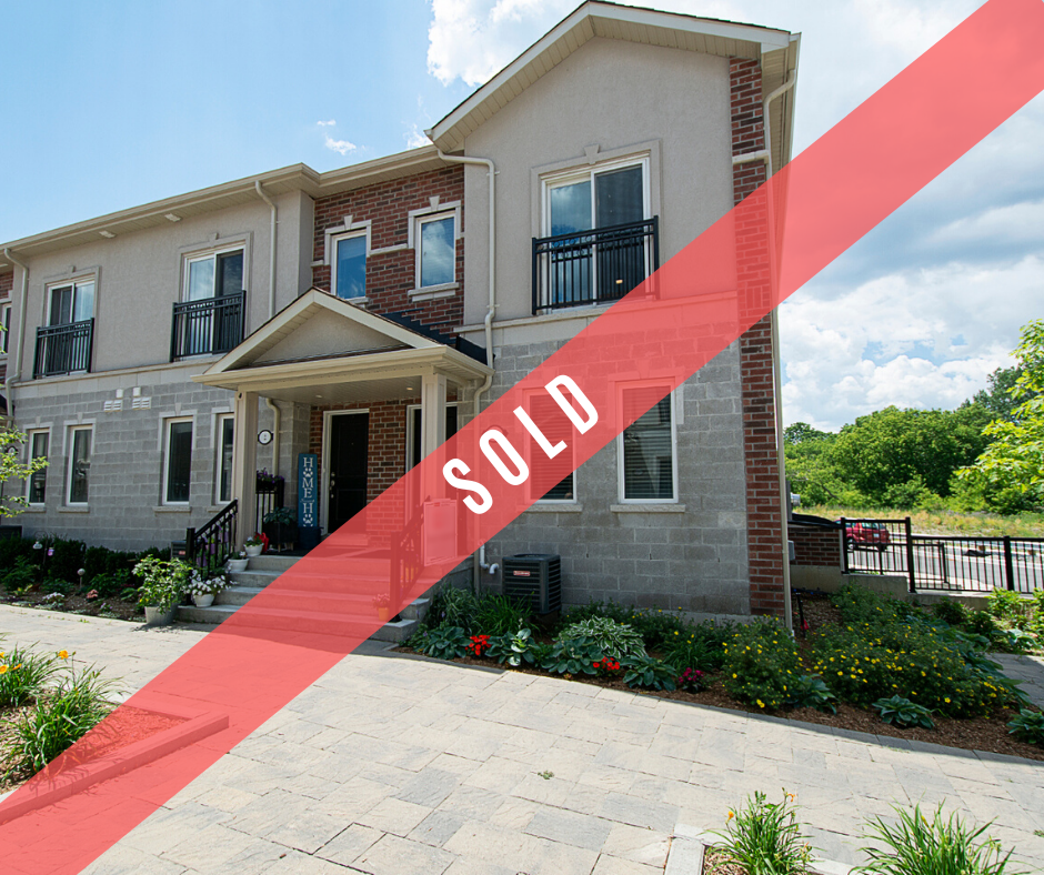 Daniela Rodrigues Royal LePage Frank | 200 Dundas St E, Whitby, ON L1N 2H8, Canada | Phone: (905) 809-9262