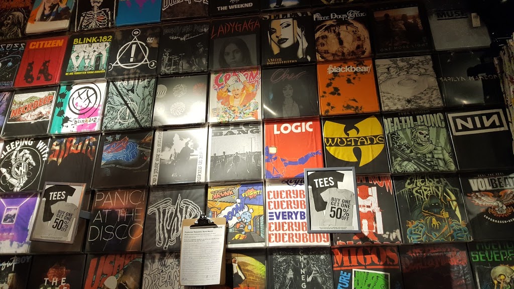 Hot Topic | 999 Upper Wentworth Street Space #251A, Hamilton, ON L9A 4X5, Canada | Phone: (905) 318-1184