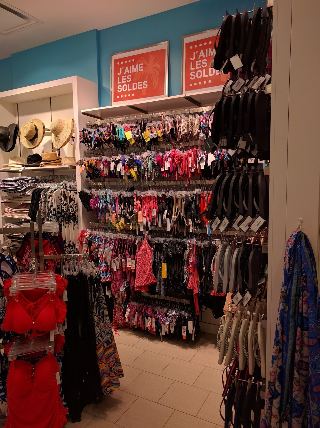 Bikini Village Mail Champlain | 2151 Boulevard Lapinière, Brossard, QC J4W 2T5, Canada | Phone: (450) 672-3366