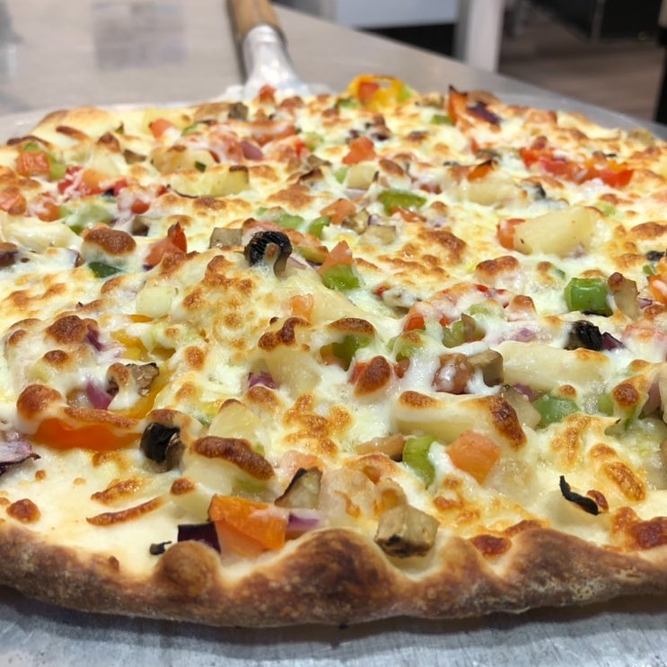 The M:eating Room | 4884 Gordon Rd, Regina, SK S4W 0B7, Canada | Phone: (306) 559-0244