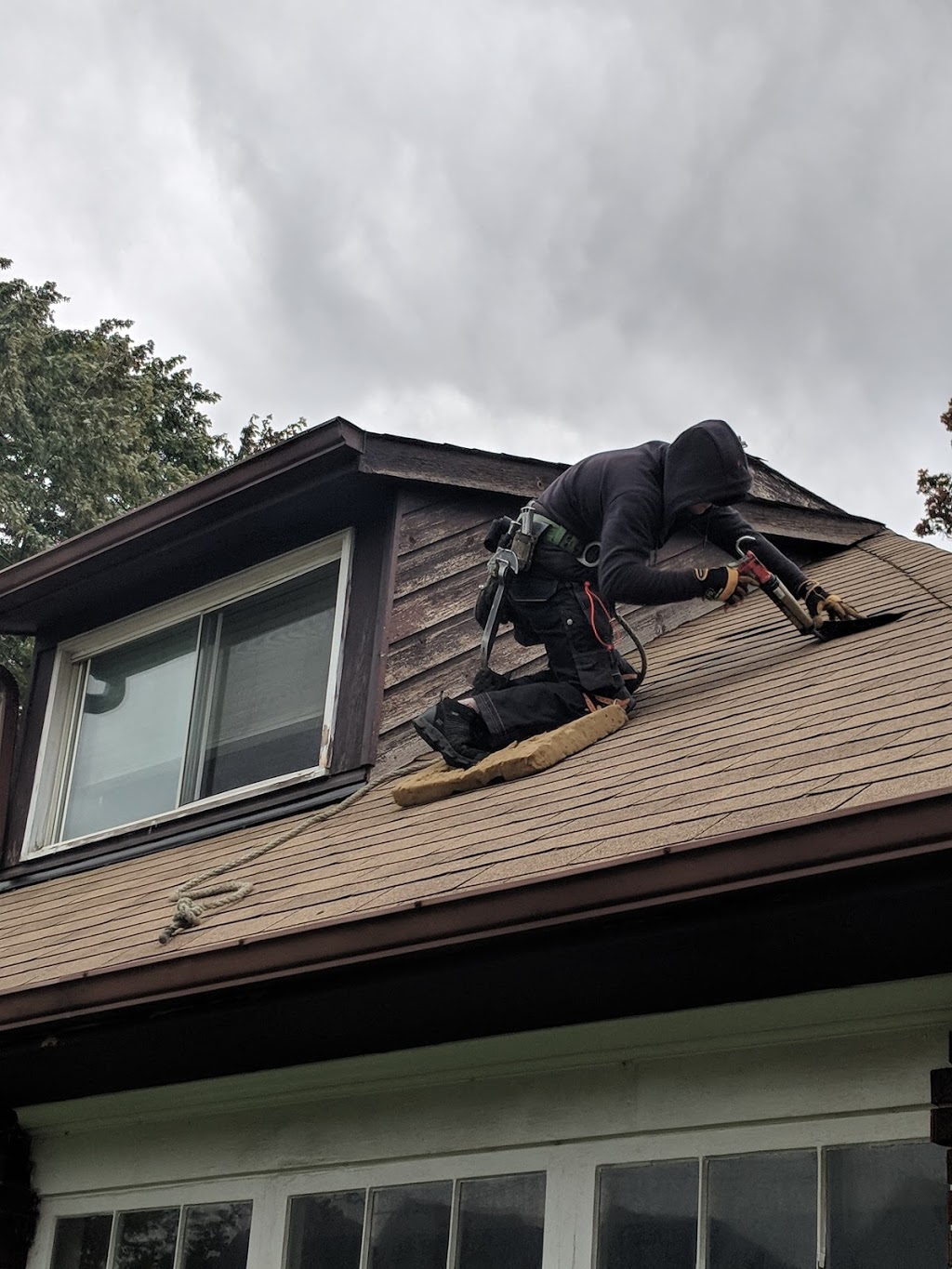 Toronto Roof Repairs Inc | 2505 Dunwin Dr #5, Mississauga, ON L5L 1T1, Canada | Phone: (416) 247-2769