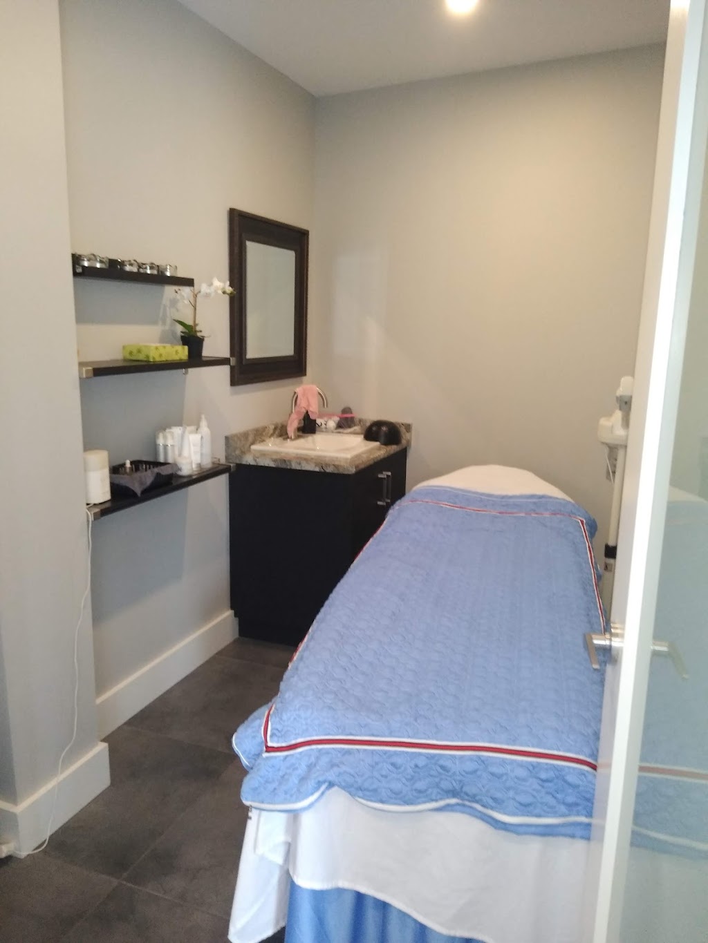 Q1 Nails & Spa | 24 Pelham Rd, St. Catharines, ON L2S 1R2, Canada | Phone: (289) 786-8066