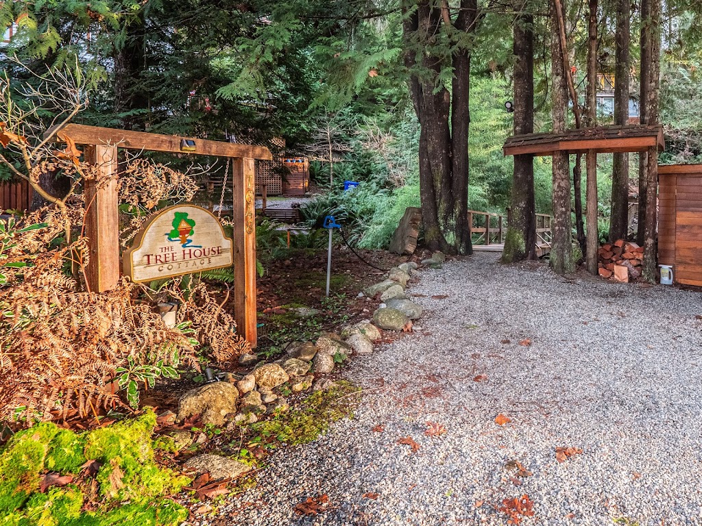 Treehouse Cottage | 7648 Sechelt Inlet Rd, Sechelt, BC V0N 3A4, Canada | Phone: (855) 458-3004