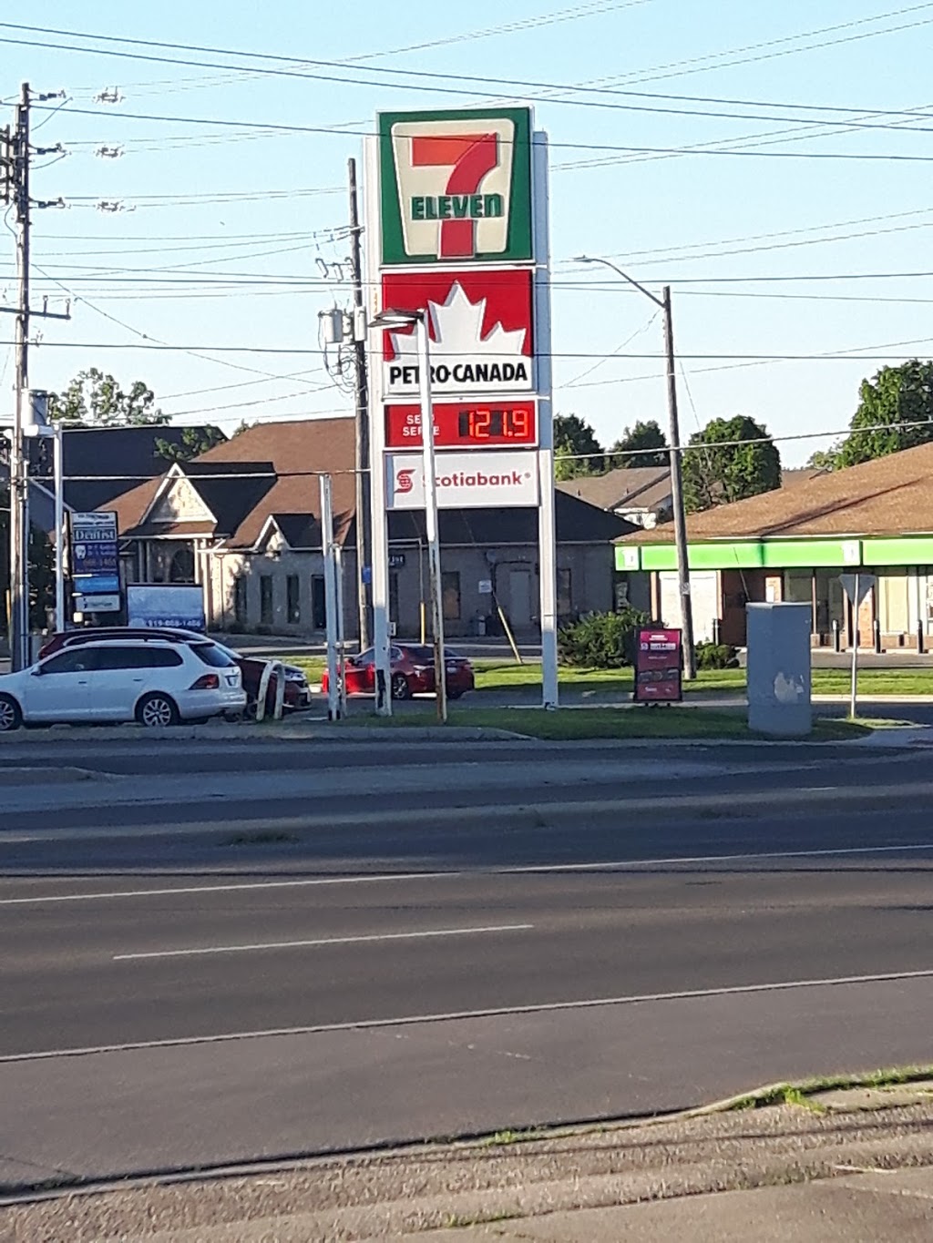 Petro-Canada | convenience store | 1076 Commissioners Rd E, London, ON N5Z 3J2, Canada | 5196861210 OR +1 519-686-1210