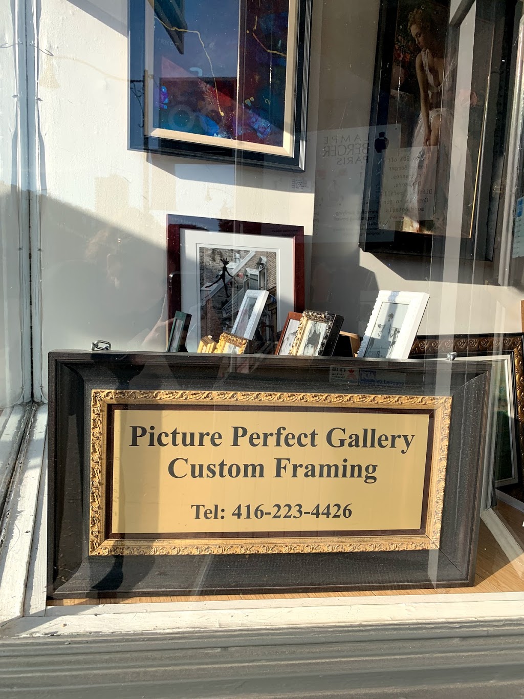 Picture Perfect Gallery | 2615 Yonge St, Toronto, ON M4P 2J1, Canada | Phone: (416) 223-4426