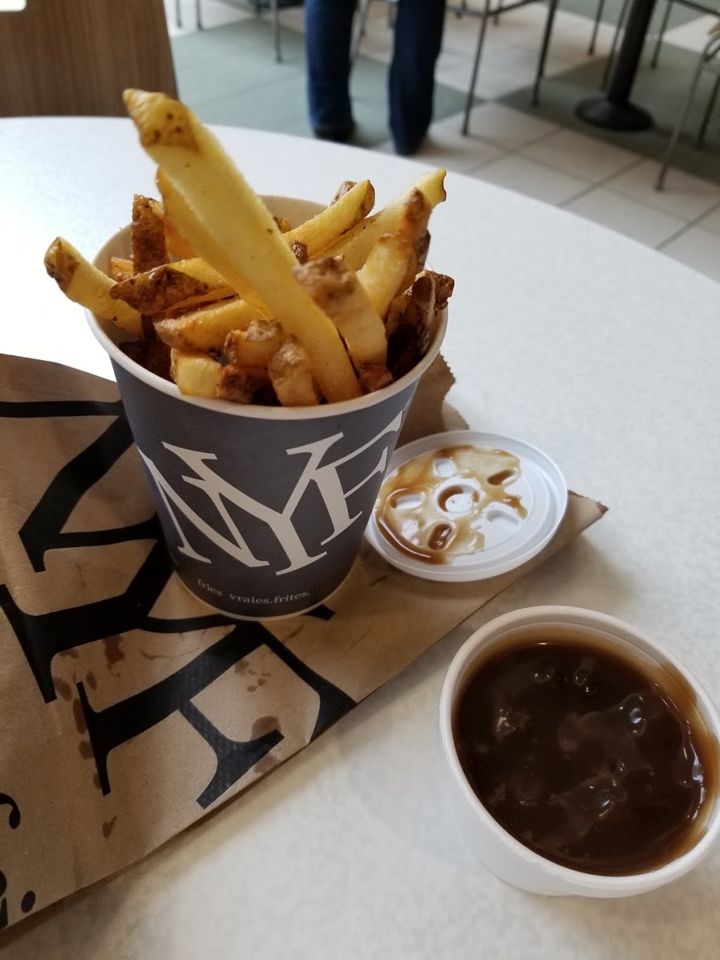 New York Fries - Bonnie Doon Shopping Centre | 83 rd Street and, 82 Ave NW Unit 171, Edmonton, AB T6C 4E3, Canada | Phone: (780) 466-1609