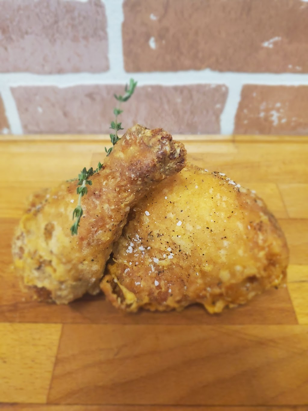 Bad Lucys Juicy Fried Chicken | 320 Bayfield St Unit 49, Barrie, ON L4M 3C1, Canada | Phone: (705) 735-2000