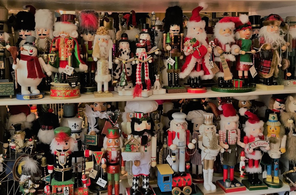 The Merry Christmas Shoppe | 136 St Lawrence St, Merrickville, ON K0G 1N0, Canada | Phone: (613) 269-3199