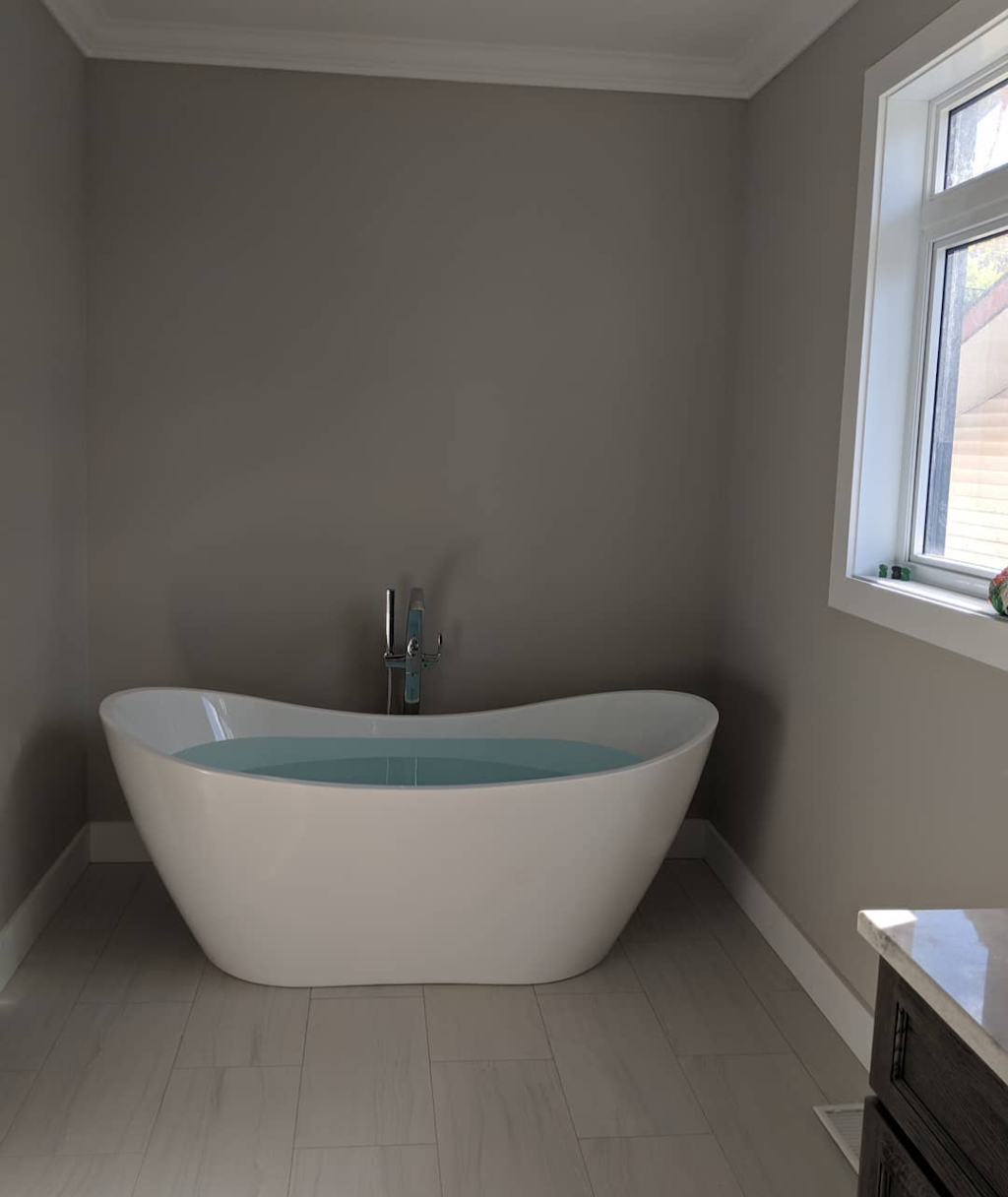 A Smiling Painter | 964 Dundas St W, Toronto, ON M6J 1W5, Canada | Phone: (416) 414-9477