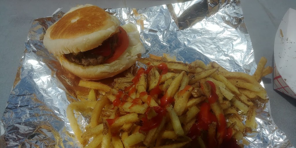 Happy Earls Dawg House | 66 Main St S, Kleefeld, MB R0A 0V0, Canada | Phone: (204) 377-9090