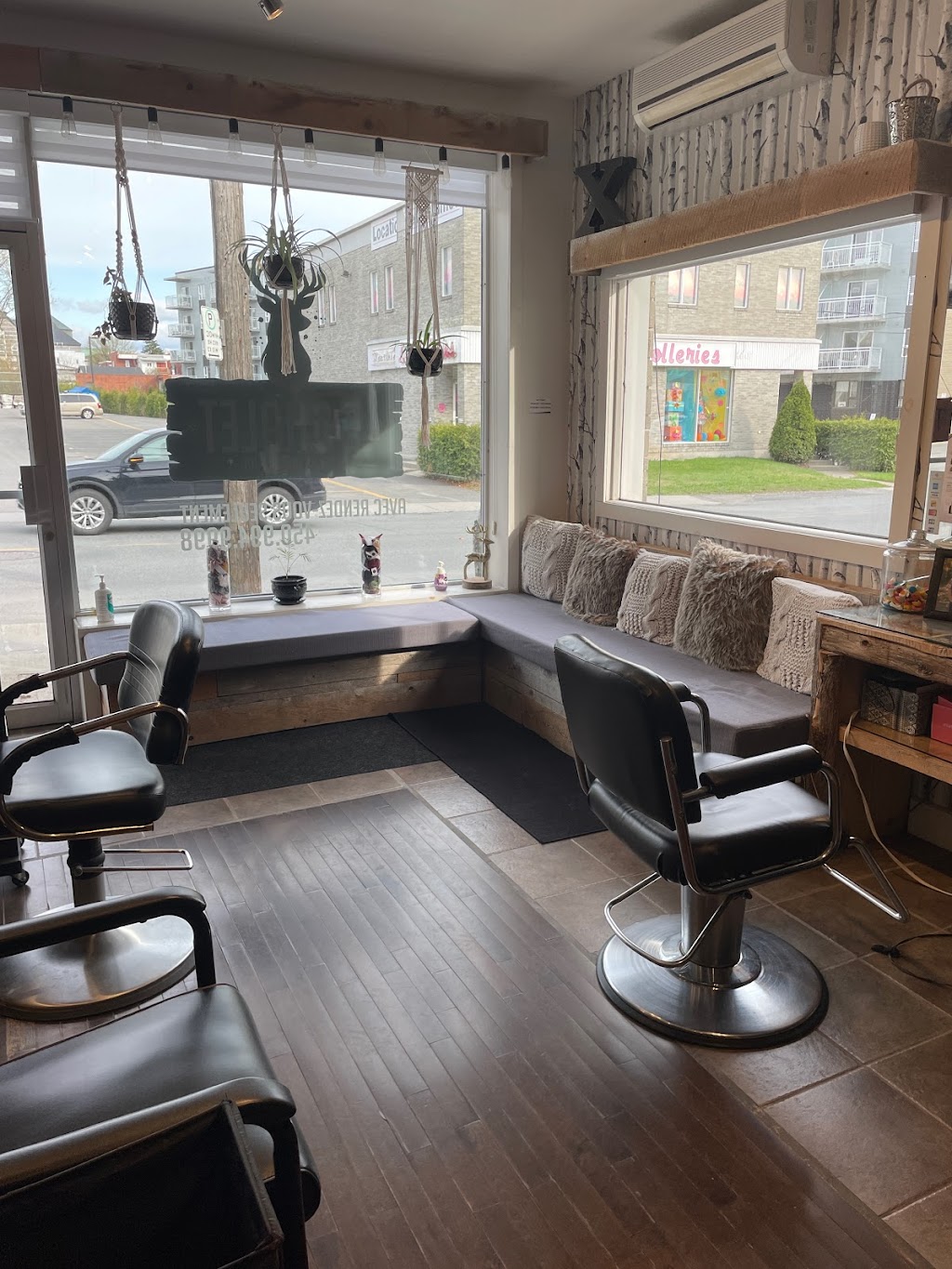 Le Chalet Salon | Rue St Charles S, Granby, QC J2G 6Z7, Canada | Phone: (450) 994-9998
