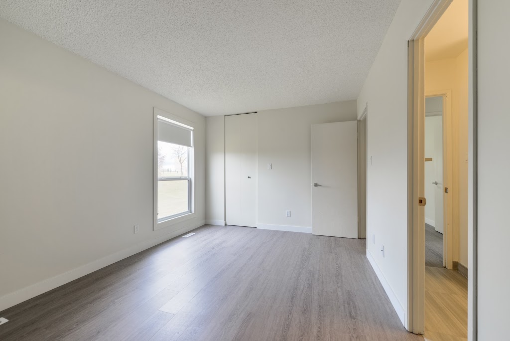Summerlea Place | 93 Ave NW &, 177 St NW, Edmonton, AB T5T 3E4, Canada | Phone: (780) 413-3469