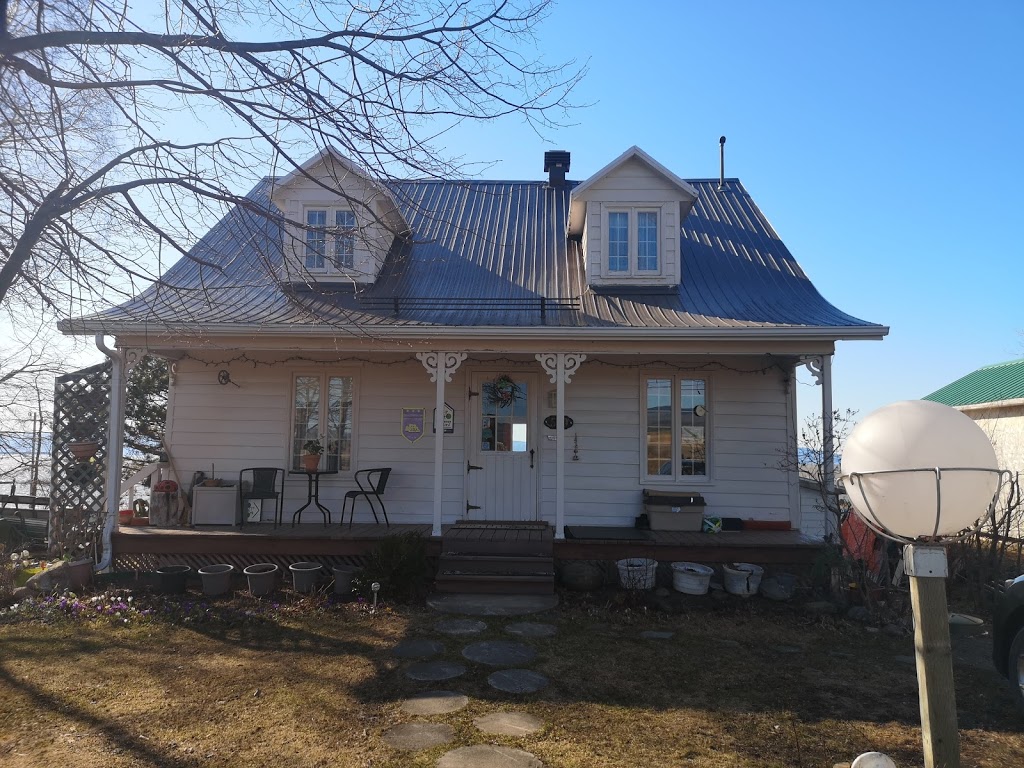 Gîte Les Pieds Dans LEau | 549 Chemin des Pionniers E, LIslet, QC G0R 2B0, Canada | Phone: (418) 247-5575