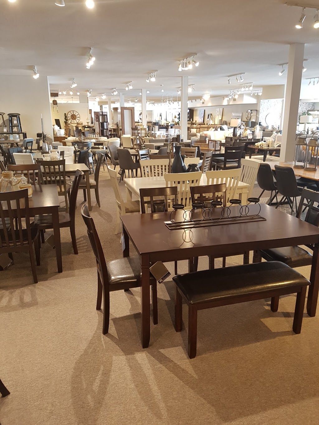 Accent, Meubles R. Lalonde Furniture | furniture store | 2832 Laurier St, Rockland, ON K4K 1A2, Canada | 6134464686 OR +1 613-446-4686