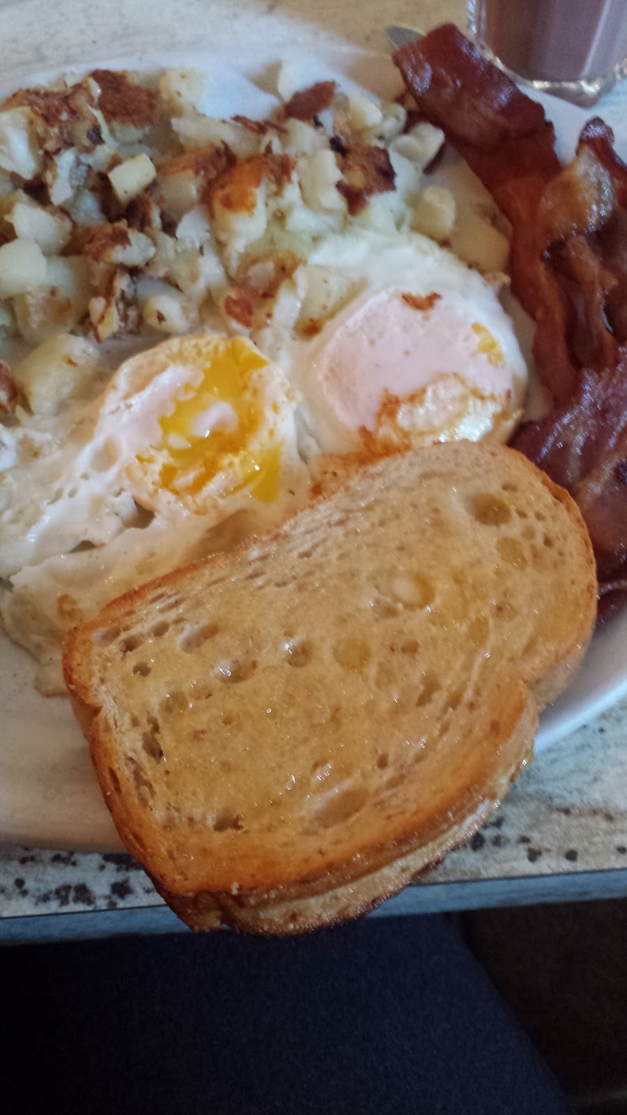 Ludas Deli | 410 Aberdeen Ave, Winnipeg, MB R2W 1V5, Canada | Phone: (204) 589-2583