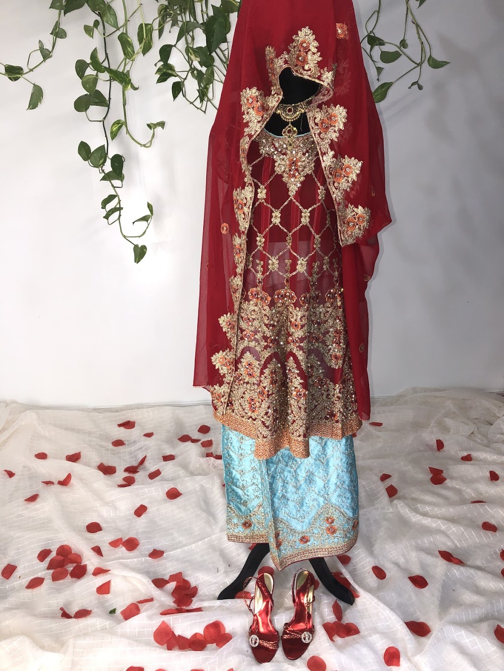 Malalai Boutique | 2301 Sheridan Garden Dr, Oakville, ON L6J 7R9, Canada | Phone: (647) 212-2525