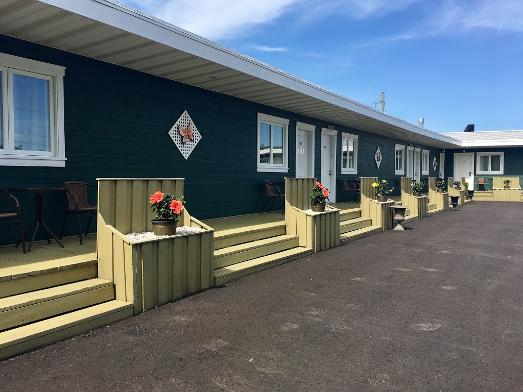 Motel des Cascades | 907 Boulevard Mgr de Laval, Baie-Saint-Paul, QC G3Z 2V9, Canada | Phone: (418) 435-6603