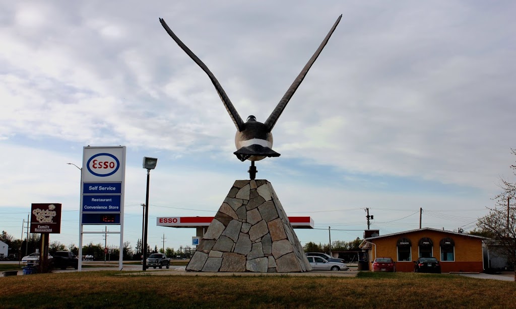 Esso - Chicken Chef | 104 MAIN ST. AND JCT. HWY #6, Lundar, MB R0C 1Y0, Canada | Phone: (204) 762-5100