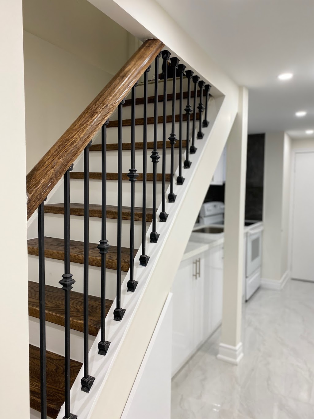 Amro General Contracting LTD, tiles & kitchens | 1225 Aerowood Dr, Mississauga, ON L4W 1B9, Canada | Phone: (647) 993-1705