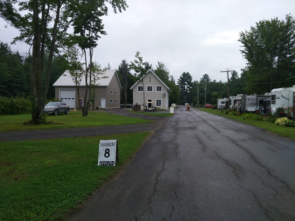 Camping Ste-Anne | 400 Montée Morel, Sainte-Anne-des-Plaines, QC J0N 1H0, Canada | Phone: (450) 478-1712