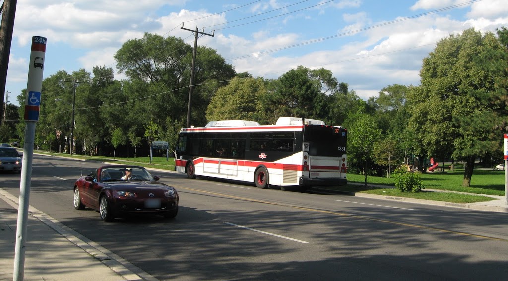 Chestnut Hills Park | Chestnut Hills Park, 32 Chestnut Hills Pkwy, Etobicoke, ON M9A 3K5, Canada | Phone: (416) 338-4386