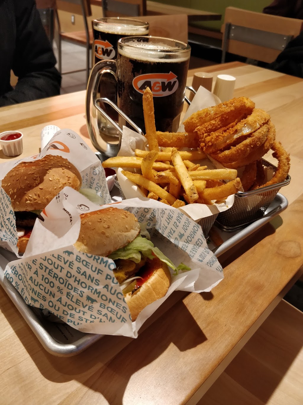 A&W Canada | 3318 Keele St, Toronto, ON M3M 2H7, Canada | Phone: (416) 546-9666