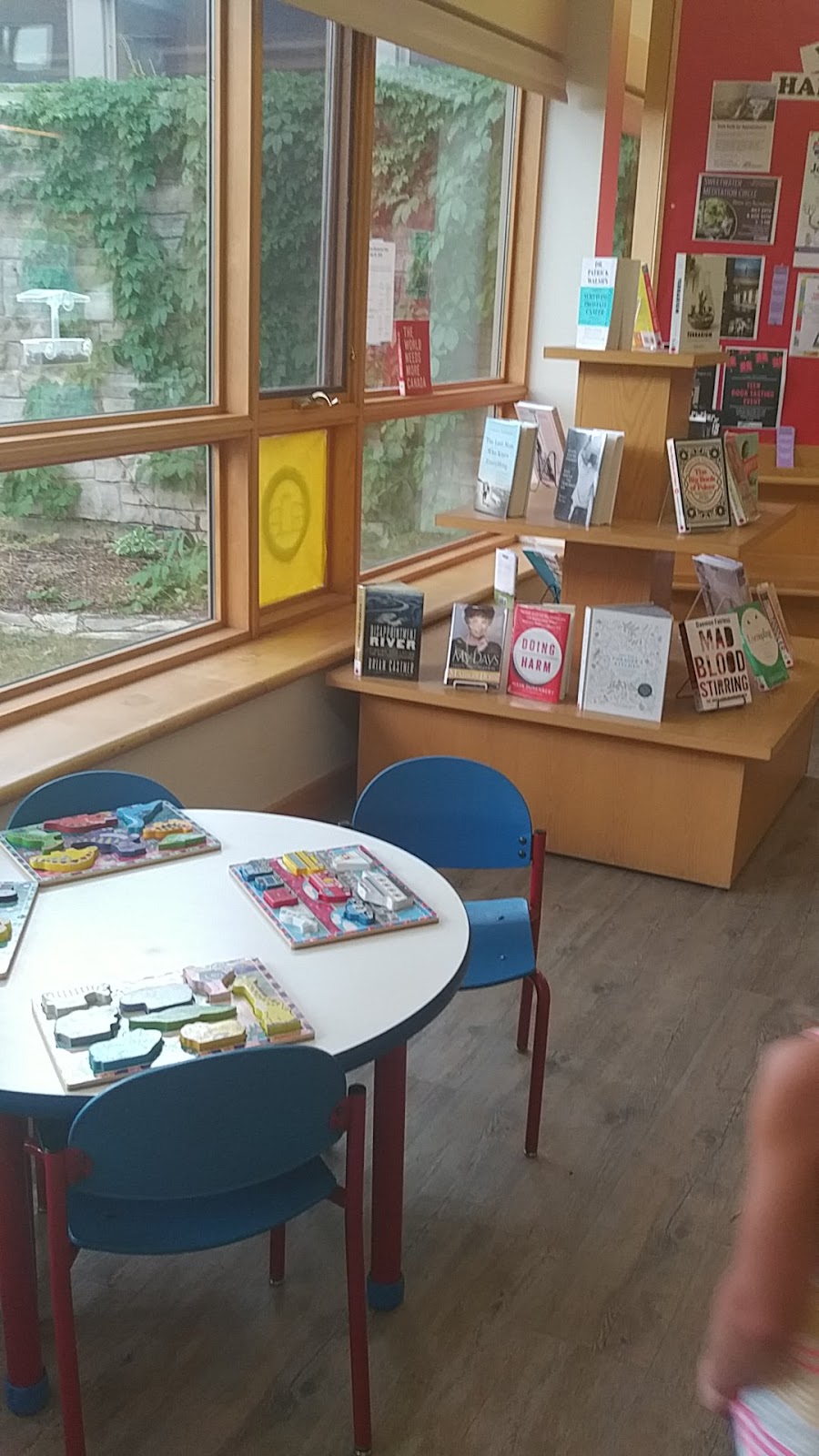 L.E. Shore Memorial Library, The Blue Mountains Public Library | 173 Bruce St S, Thornbury, ON N0H 2P0, Canada | Phone: (519) 599-3681