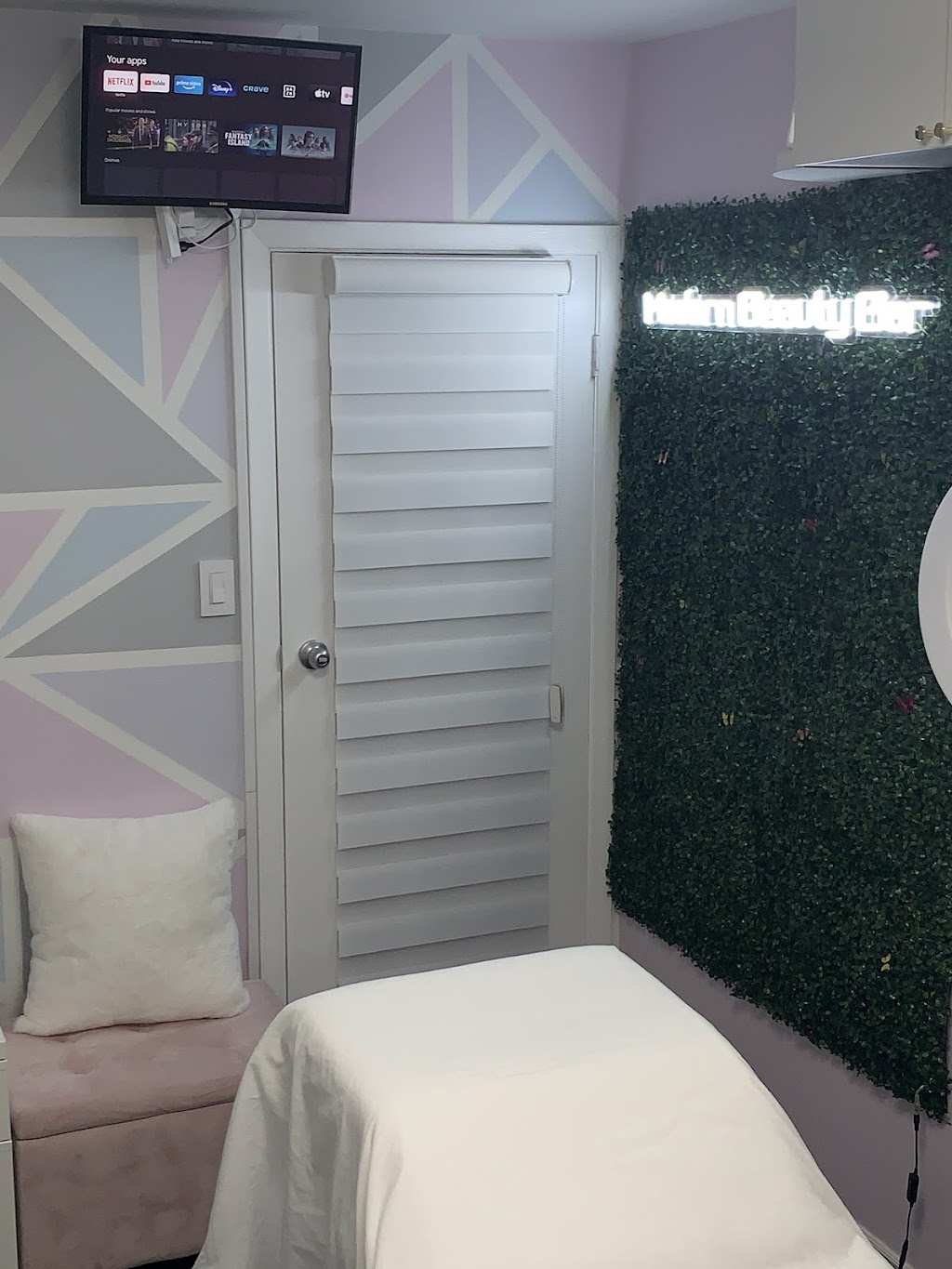 Modern Beauty Bar | 1267 Haller Ave, Pickering, ON L1W 1H7, Canada | Phone: (647) 571-8901