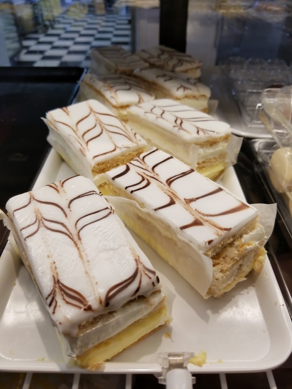 Village Bakery Embrun | 880 Notre Dame St, Embrun, ON K0A 1W0, Canada | Phone: (613) 370-8800
