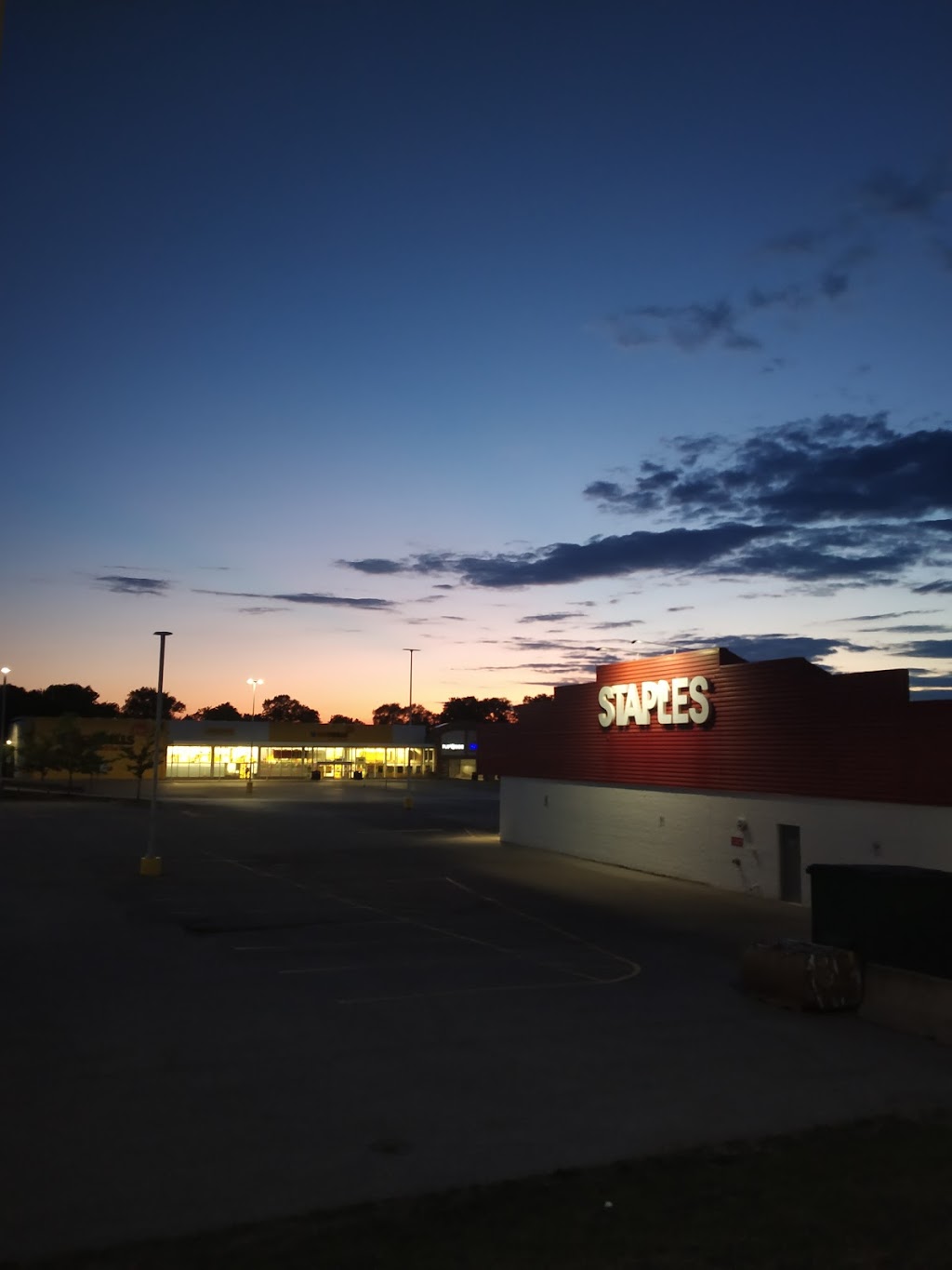 Staples | 14800 Yonge St Unit 180, Aurora, ON L4G 1N3, Canada | Phone: (905) 713-0367